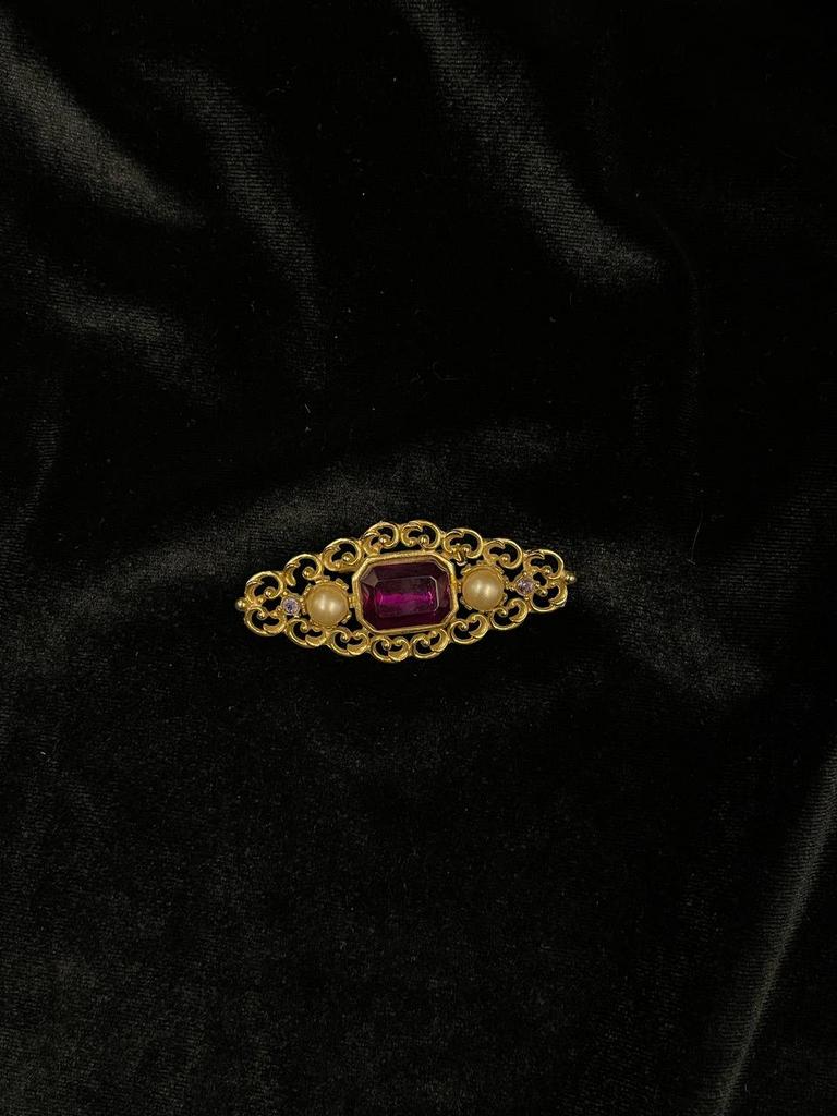 Винтажная брошь «Карминовая»