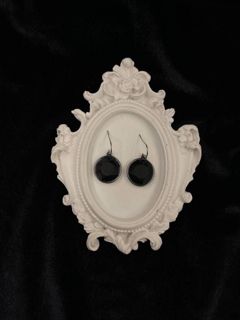 Винтажные серьги с черным камешком