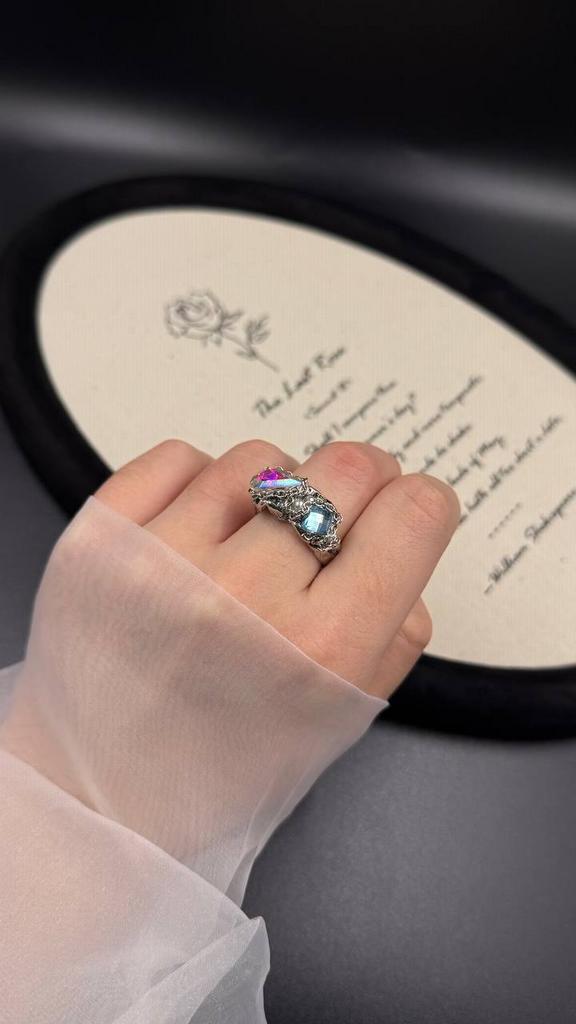 Кольцо разноцветные камешки регулируемое