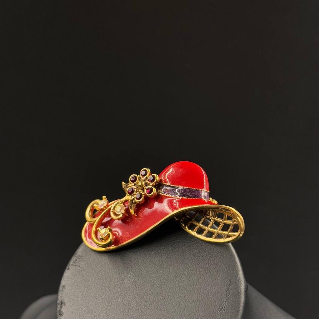 Винтажная брошь "Шляпник"