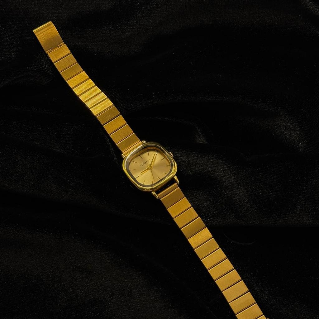 Часы "Нежный квадрат"