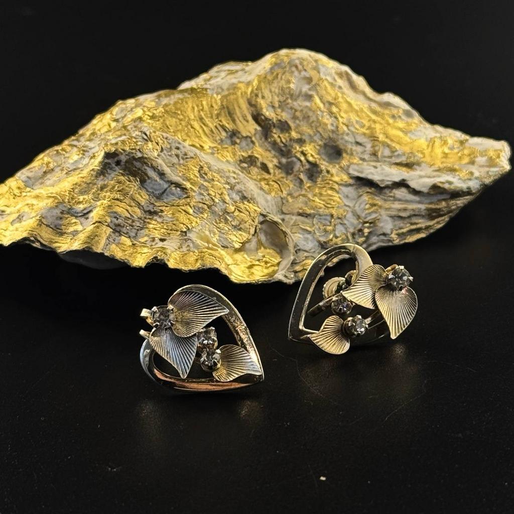 Винтажные клипсы "Лепесток со стразами"