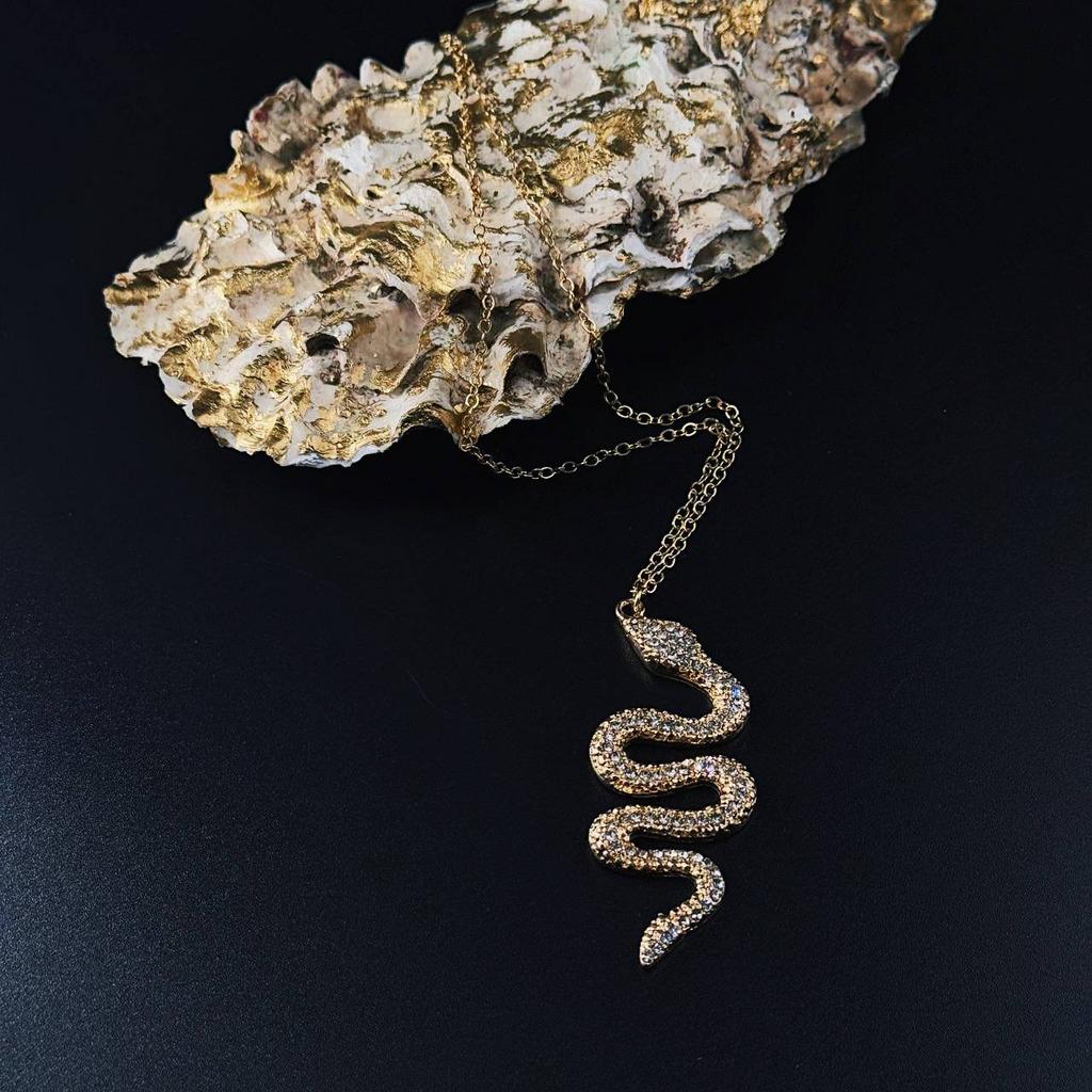 Подвеска "Золотистая змейка"