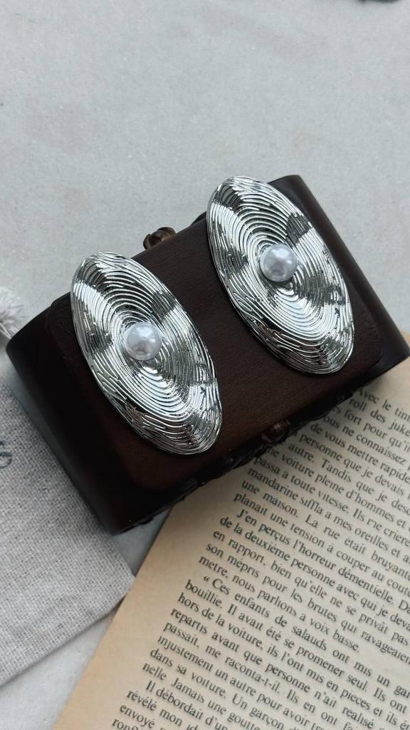 Серьги "Ось истины" в серебряном оттенке