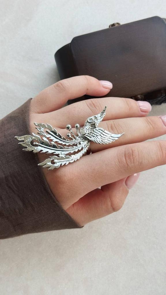 Кольцо "Веду за собой счастье" в серебряном оттенке