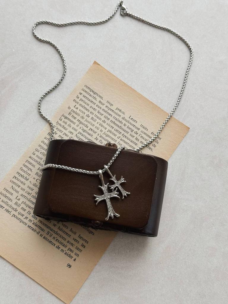 Подвеска с крестиками "A travers le miroir"