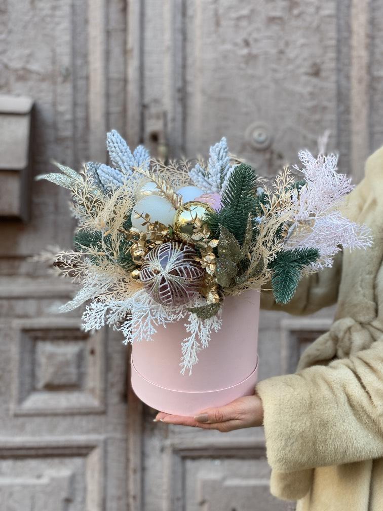 Новогодняя праздничная  Нежная №870