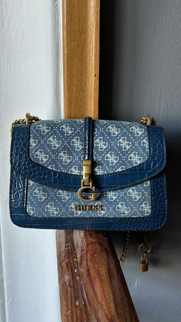 Сумка Guess
