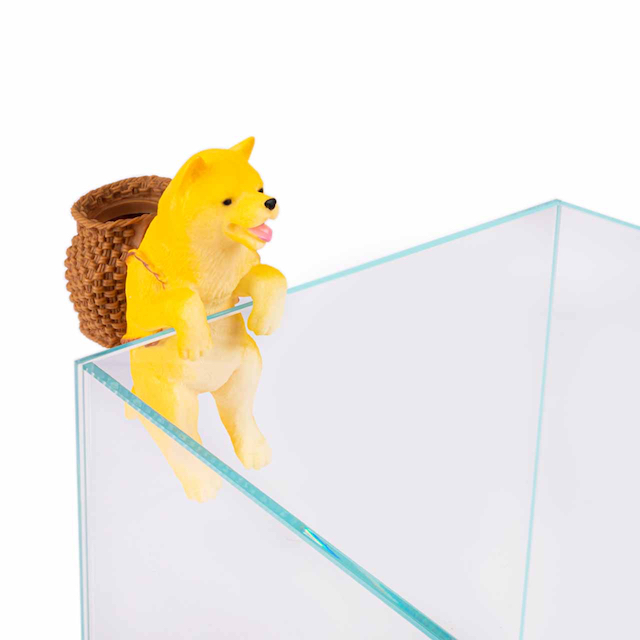 Украшение для аквариума MASHA BLOOM Пёсик рыжий с корзинкой