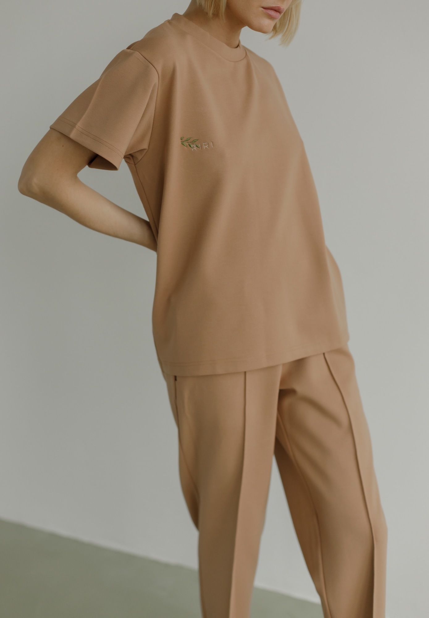 Костюм из джерси COFFEE