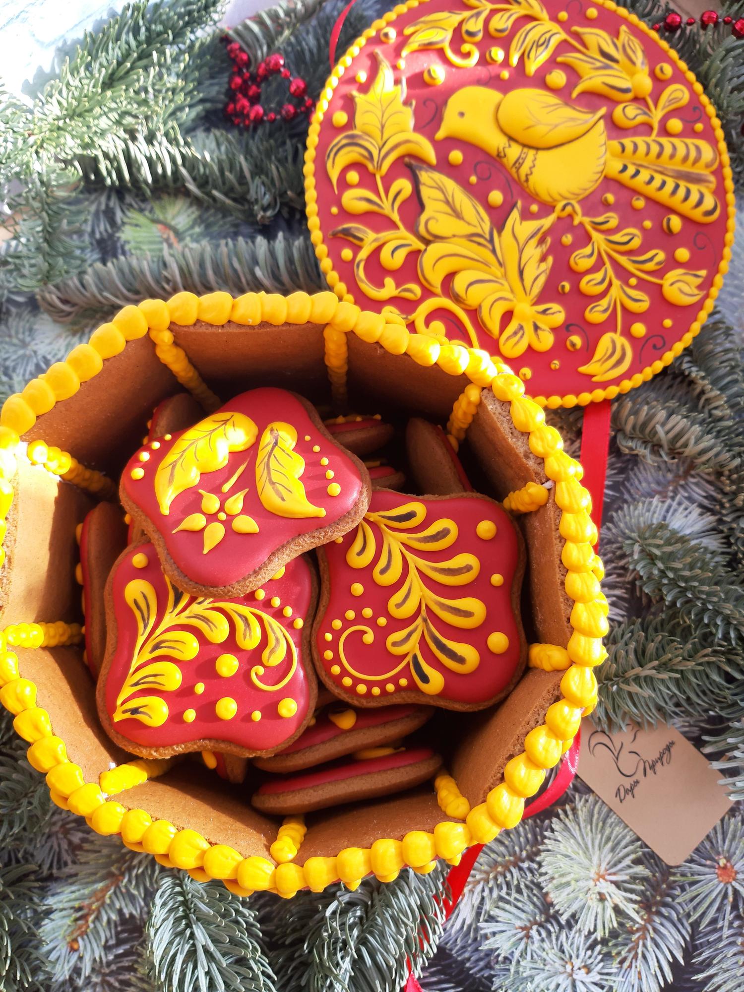 Пряничная шкатулка под хохлому с наполнением из пряников