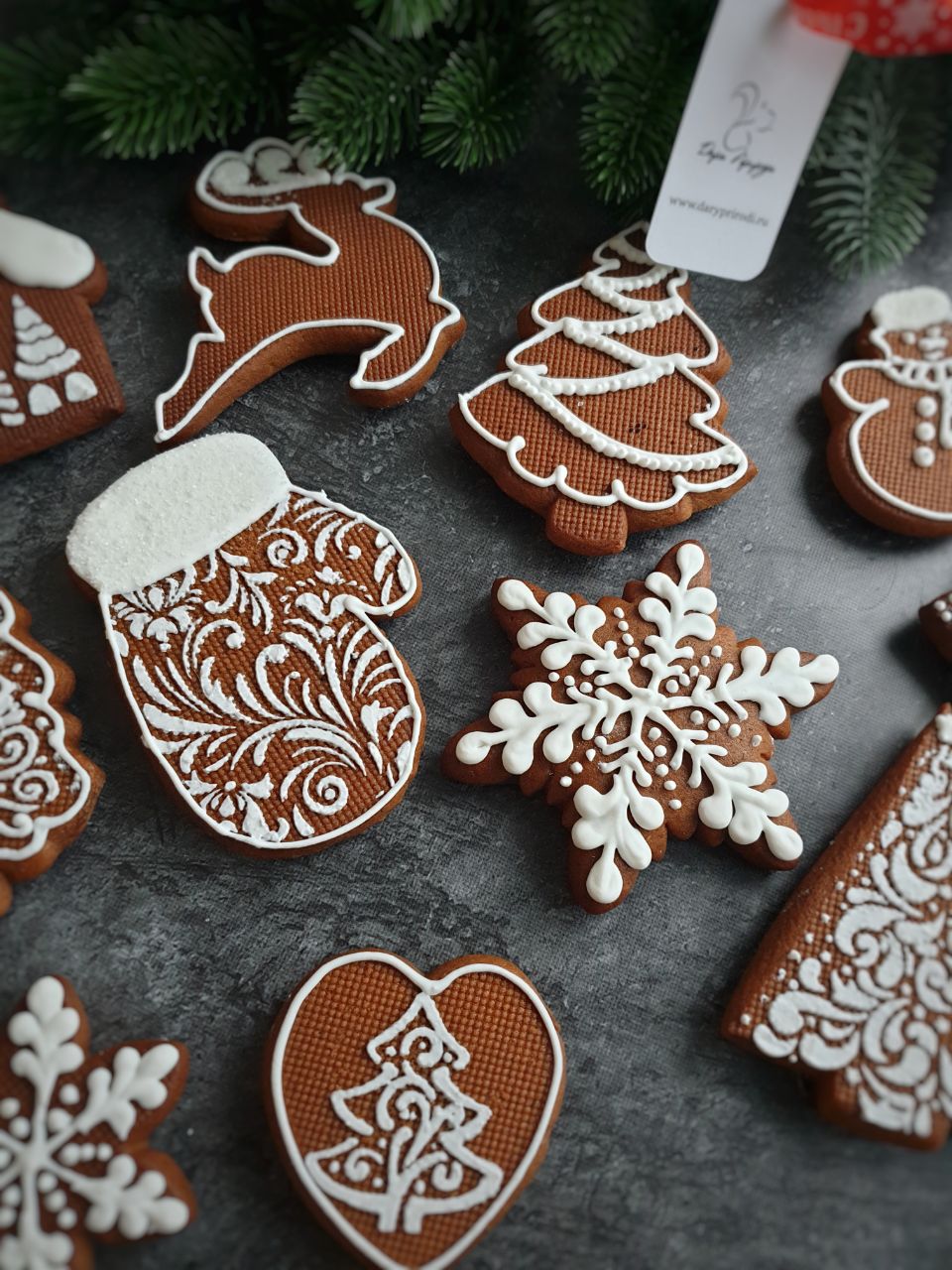 Набор новогодних пряников без покрытия с минимумом росписи
