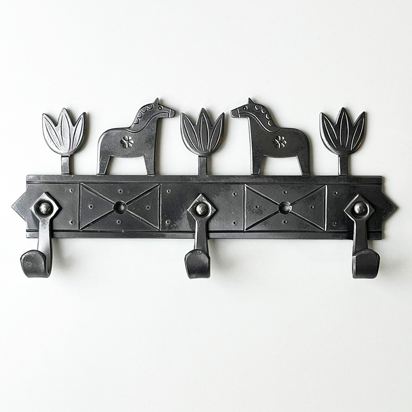 Вешалка на три крючка с лошадками