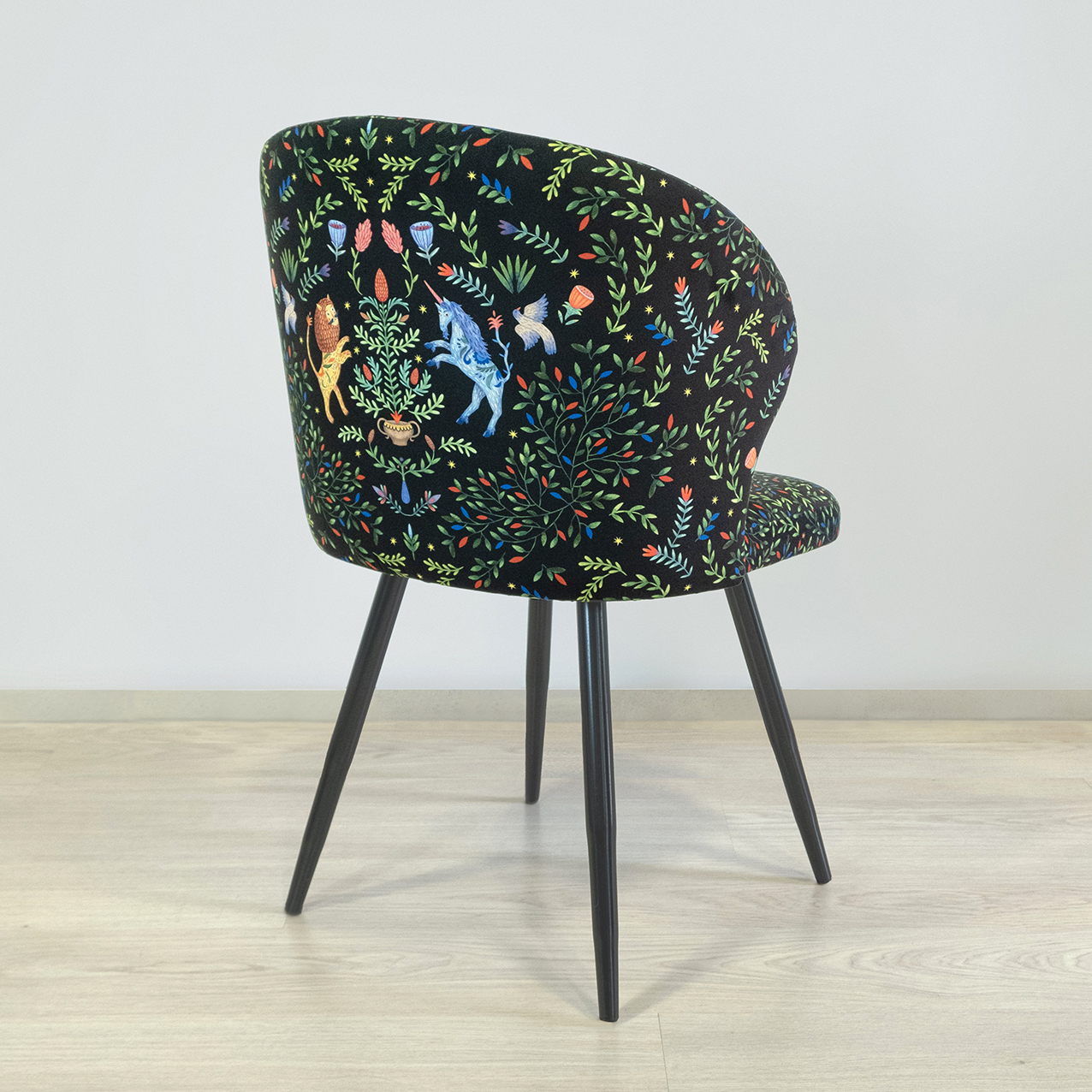 Стул "Кык"  с принтом Керка (черный фон)