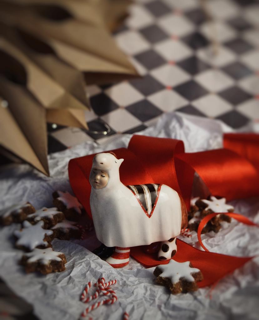 Елочная игрушка Прятки