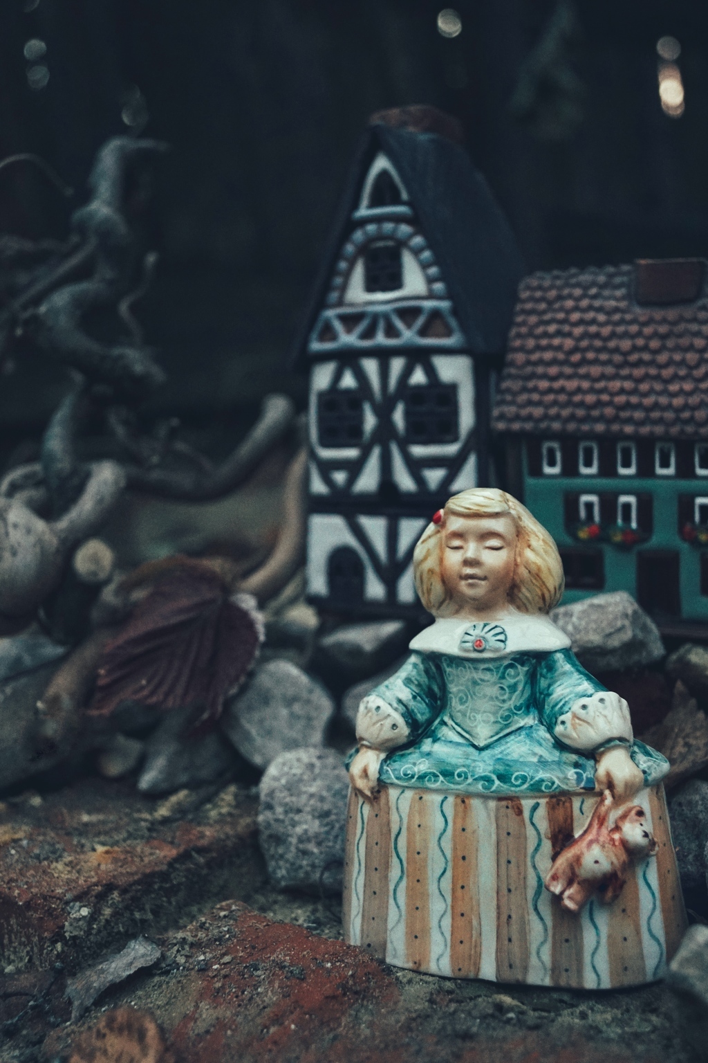 Инфанта (елочная игрушка)