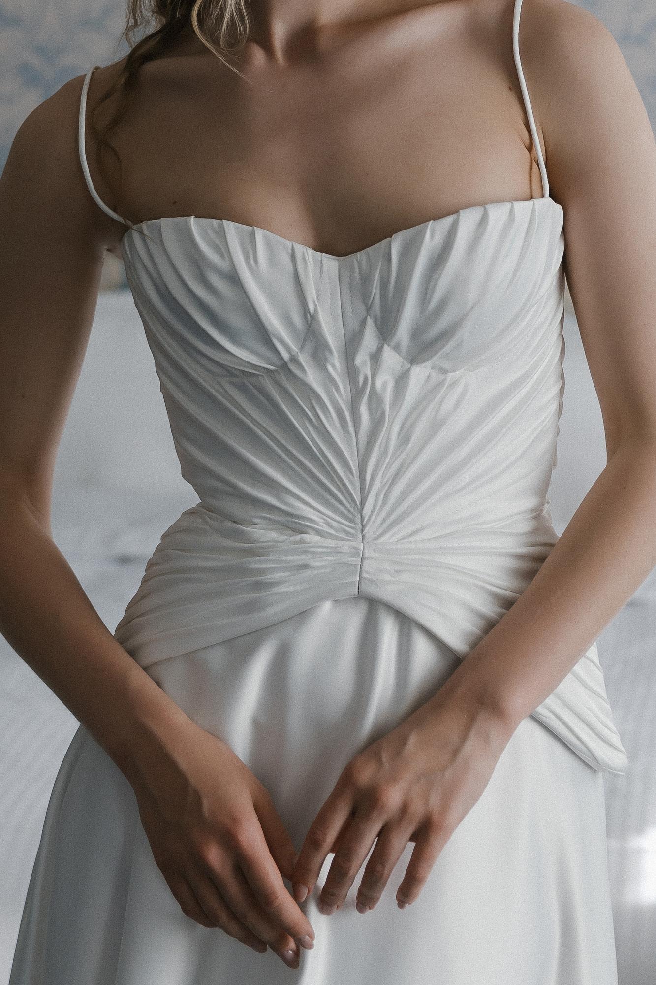 -60%  Свадебное платье с драпировками