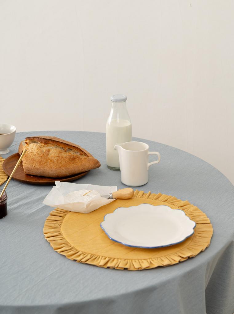 Плейсматы двухсторонние «Медовый полдень», 2 шт — клетка и однотон, с оборкой, варёный хлопок