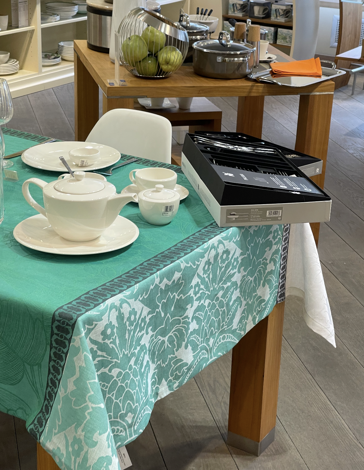 Скатерть ESCAPADE TROPICALE GREEN 175*320см, 100% лен, жаккард Le Jacquard Français