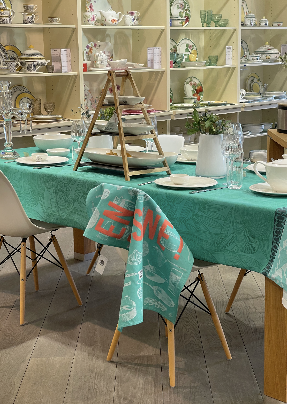 Скатерть ESCAPADE TROPICALE GREEN 175*320см, 100% лен, жаккард Le Jacquard Français