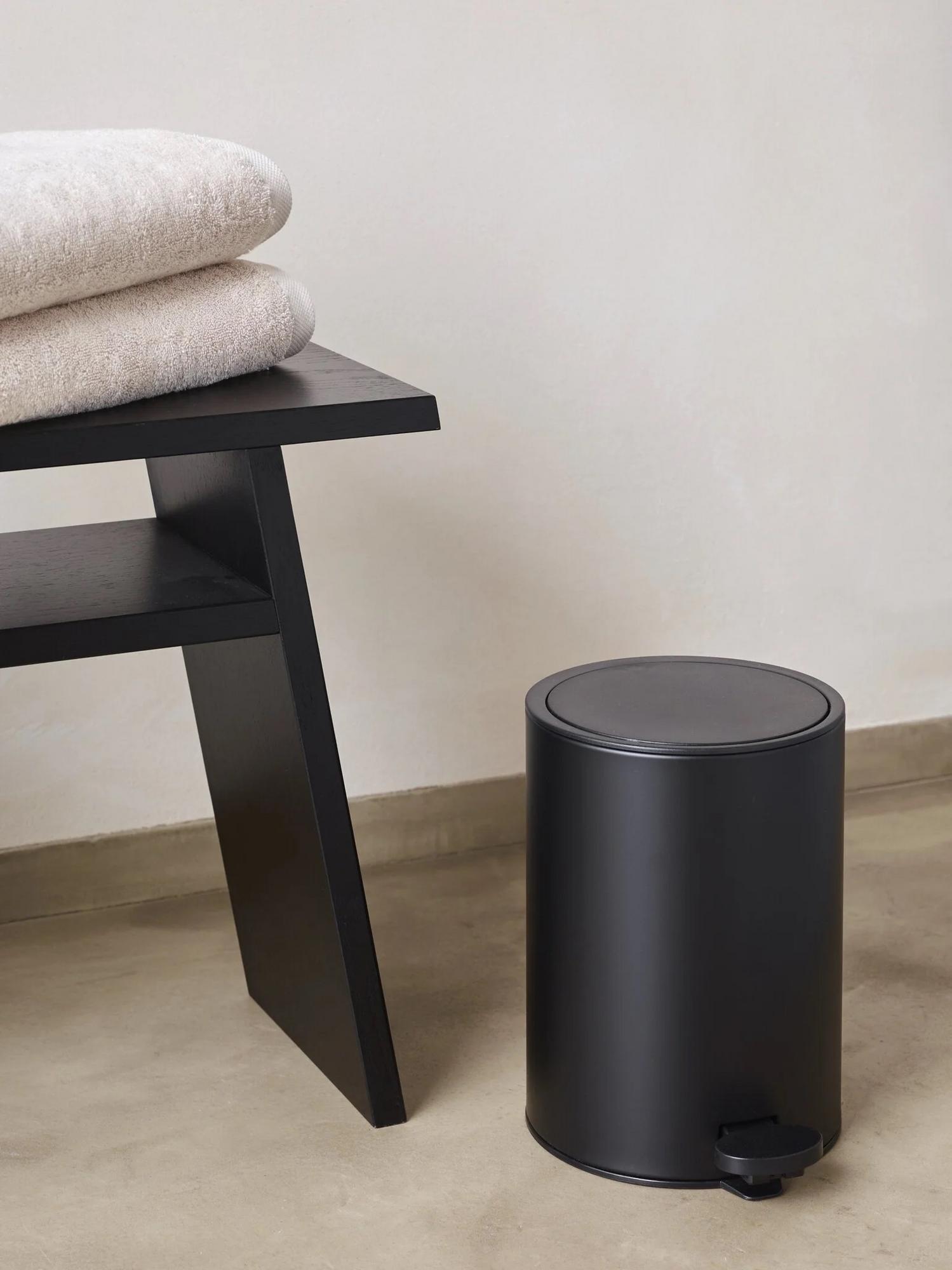 Ведро для мусора с педалью AQUANOVA Raf black 3 л