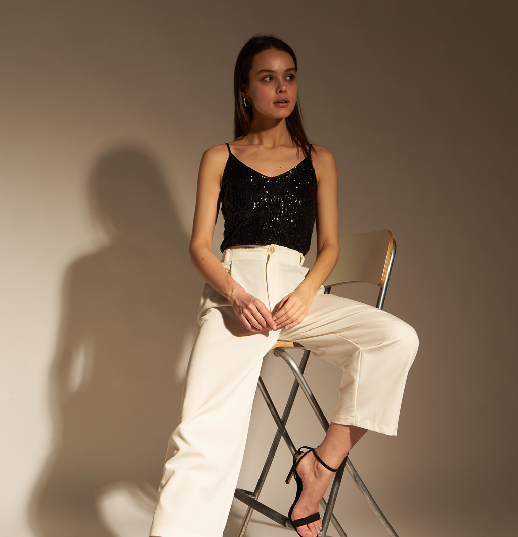 Топ с пайетками черного цвета