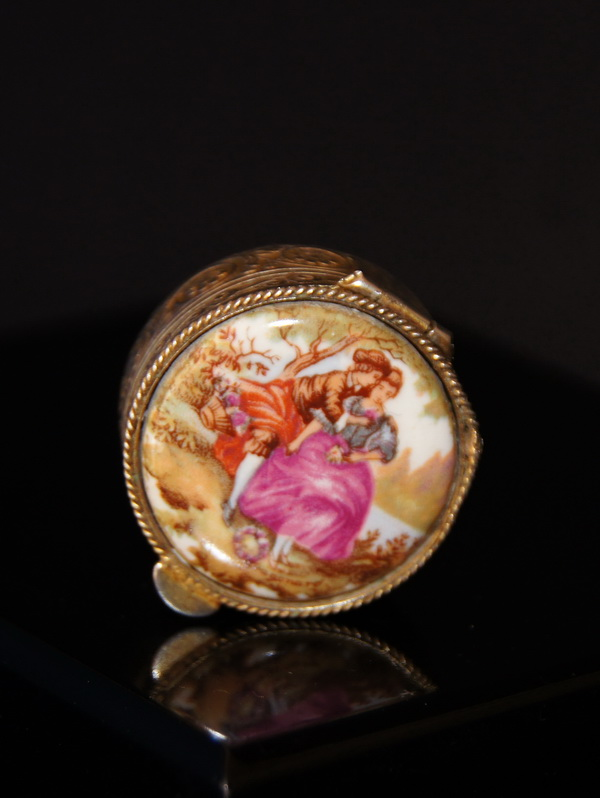 Миниатюрная шкатулка, фарфор, 3.5 см, 170619