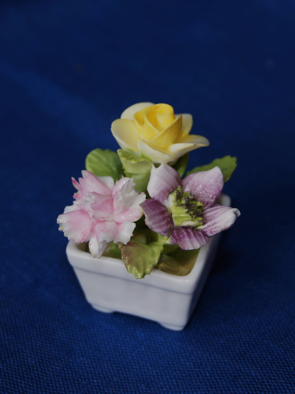 Миниатюра "Нежность", Coalport, 4,5 см