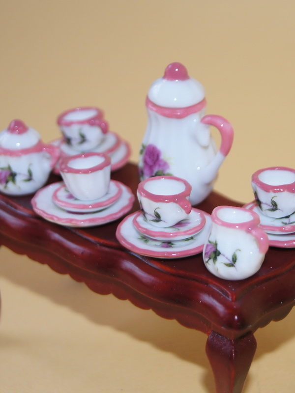 Чайный сервиз с розами, 17 предметов