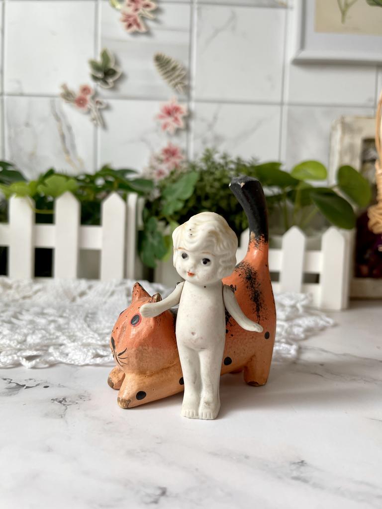 Старинная фарфоровая куколка