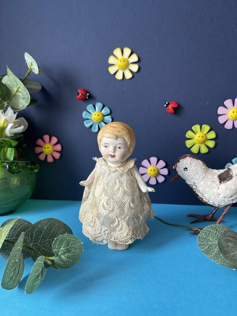 Старинная фарфоровая кукла