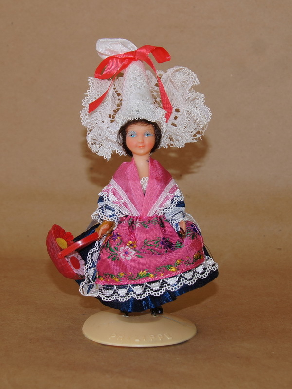 Французская кукла в национальном костюме, 10 см (арт.1400915)