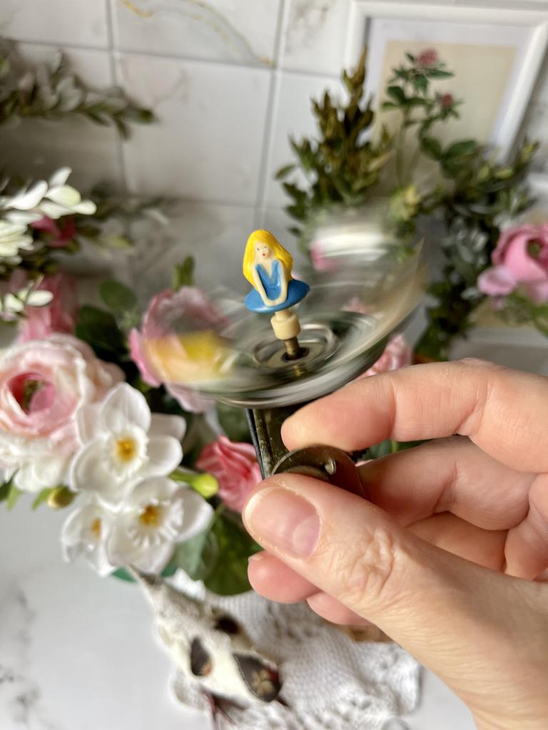 Дюймовочка заводная механическая игрушка СССР