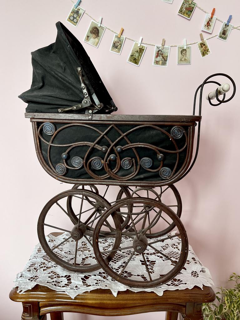Коляска кукольная деревянная