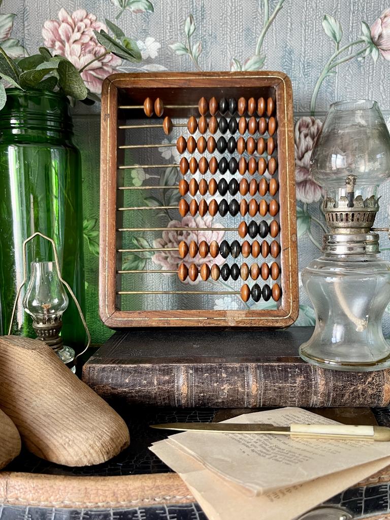 Старинные  кабинетные маленькие счеты