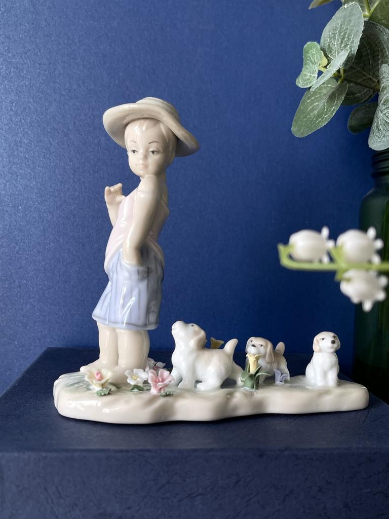 Фарфоровая статуэтка Италия