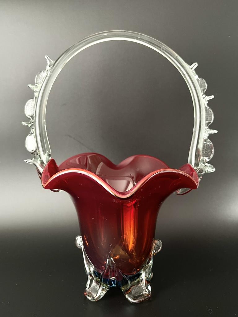 красивая конфетница-корзинка с ручкой