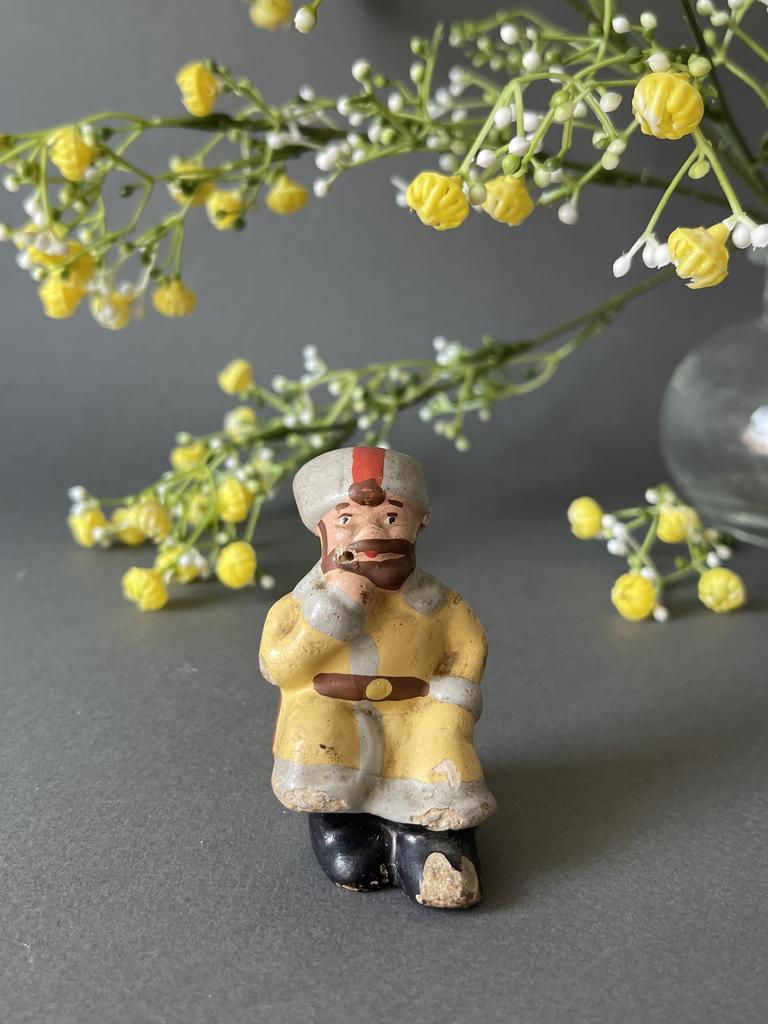 Курильщик, сувенирная фигурка из гипса