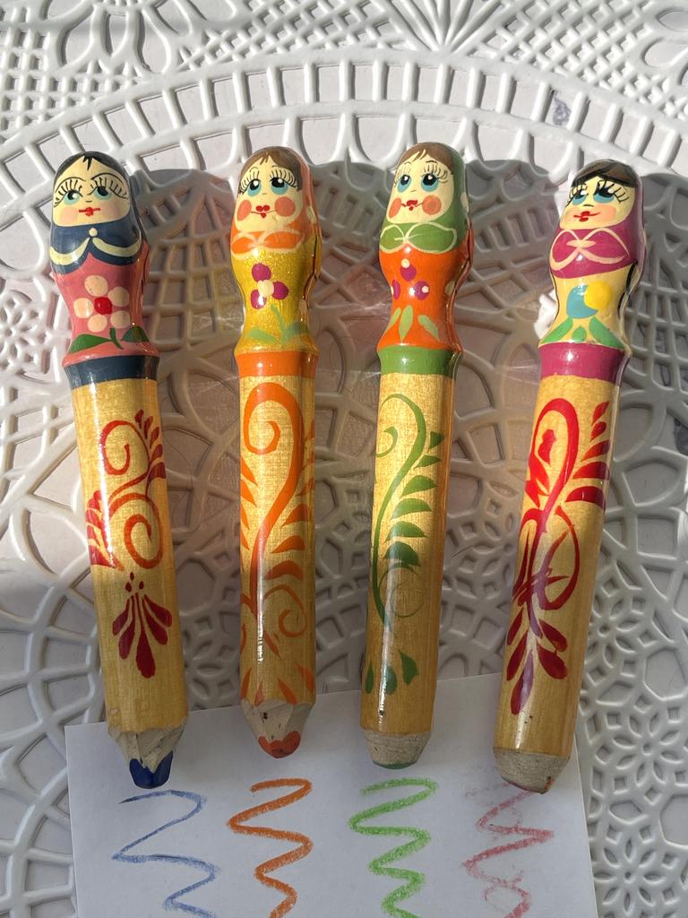 Деревянные цветные карандаши матрешки