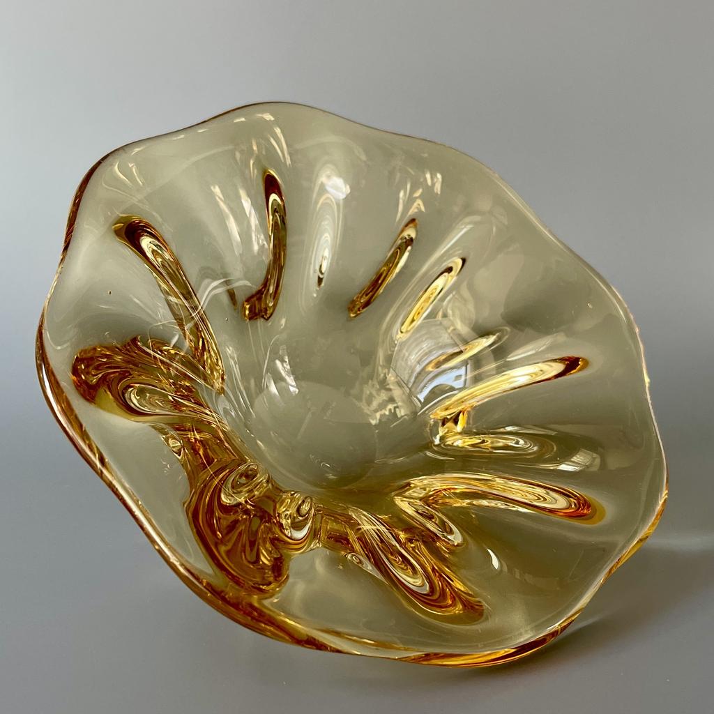 Советская ваза конфетница из цветного карамельного стекла