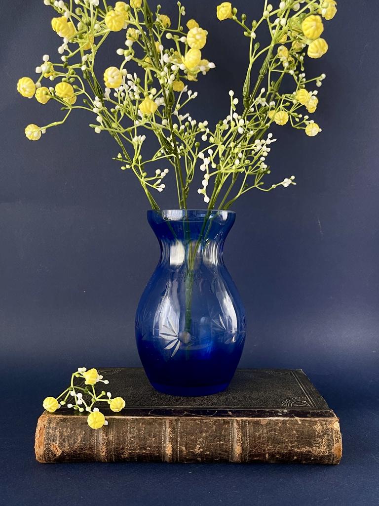 ваза подбукетник из накладного двухслойного стекла