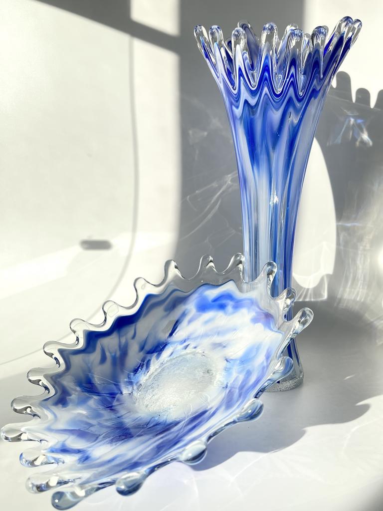 Пара советских интерьерных ваз, в гутной технике из цветного стекла