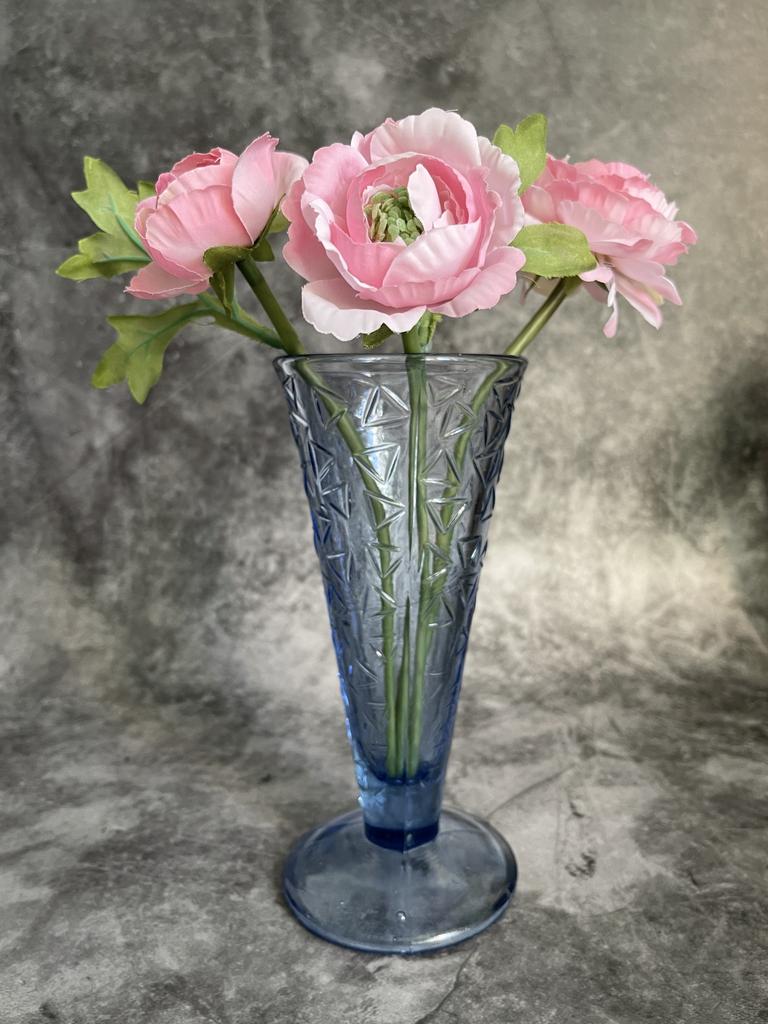 Советская небольшая ваза на ножке