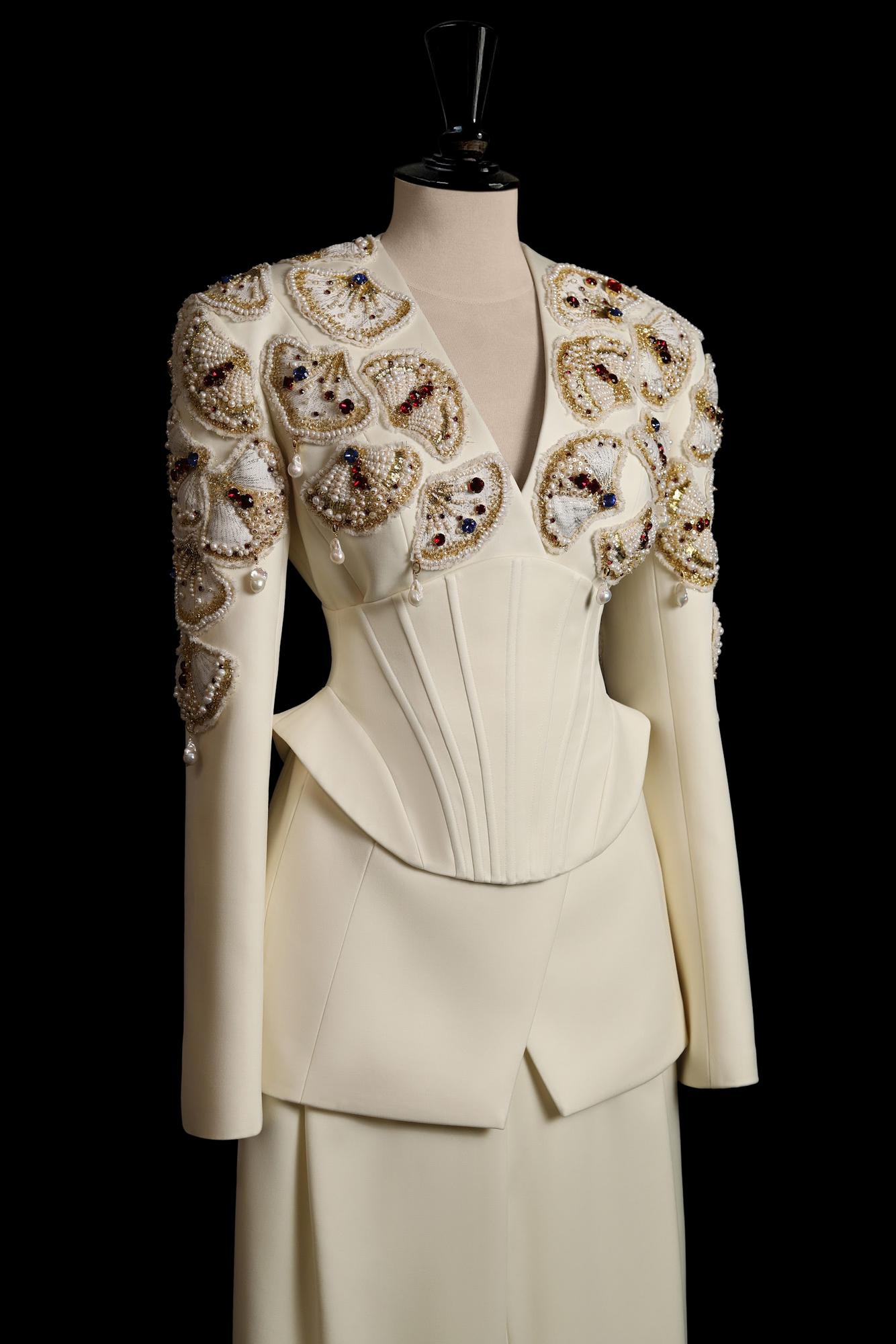 Vesper suit