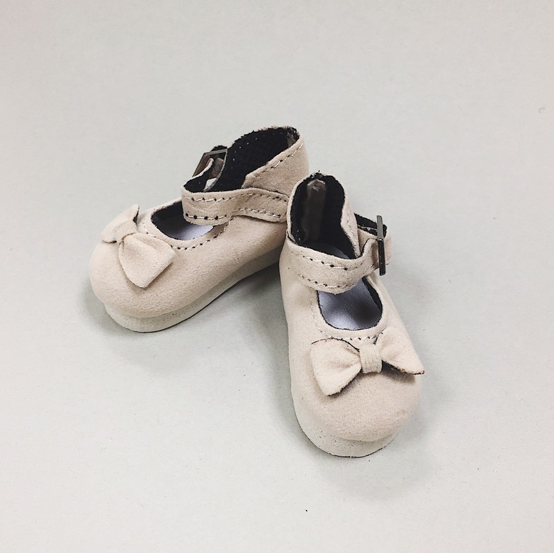 Nude shoes with bow