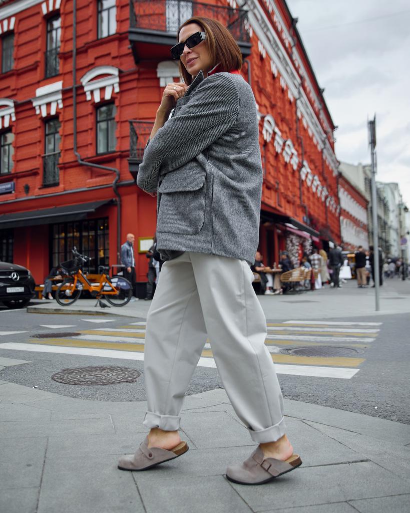 Жакет в полоску с яркими деталями, серый