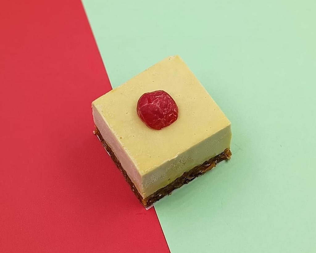 RAW пирожное "Маракуйя-апельсин"