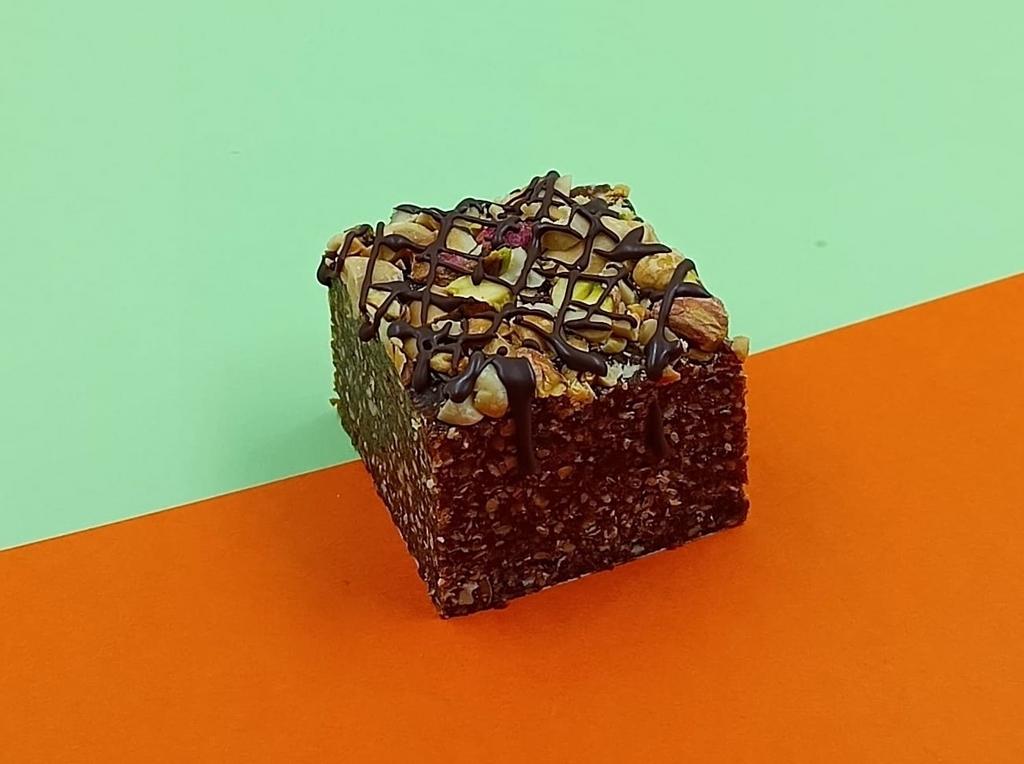 Веган пирожное "Арахис-карамель"