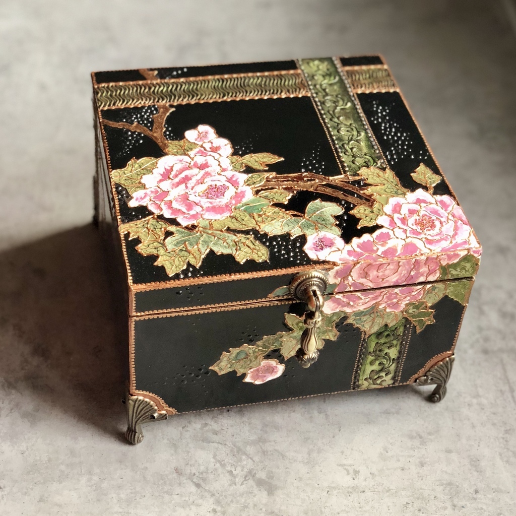 Шкатулка Peonies in the night