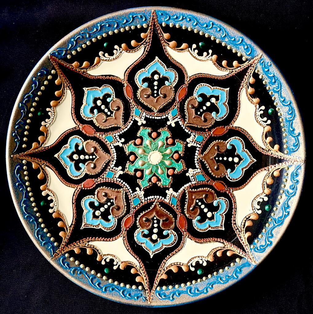 Тарелка декоративная из серии "Bolieuro"